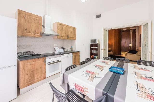 M&F Apartaments Gran Via Madrid Exterior foto